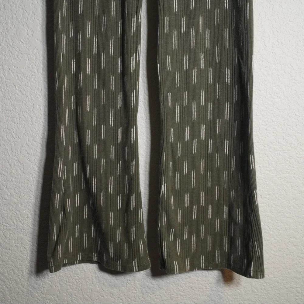 Aerie Flare Leggings Green and White Stretch Comfy Pants Women’s Size XS